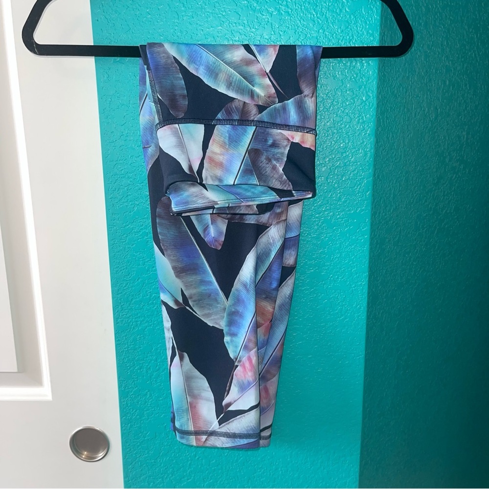 Floral Patterned Workout Capris - Picture 2 of 5